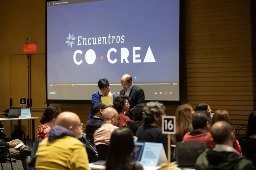 Evento Encuentros CoCrea Bogotá — proyecto avalado bisutería artesanal Colombia